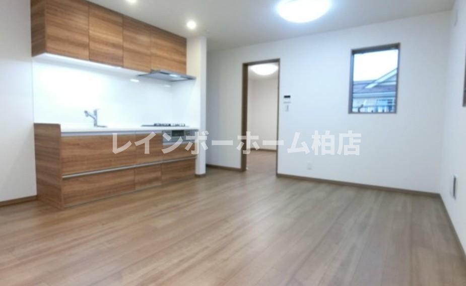 居室・リビング　こちらのリビングで趣味の時間をお楽しみください