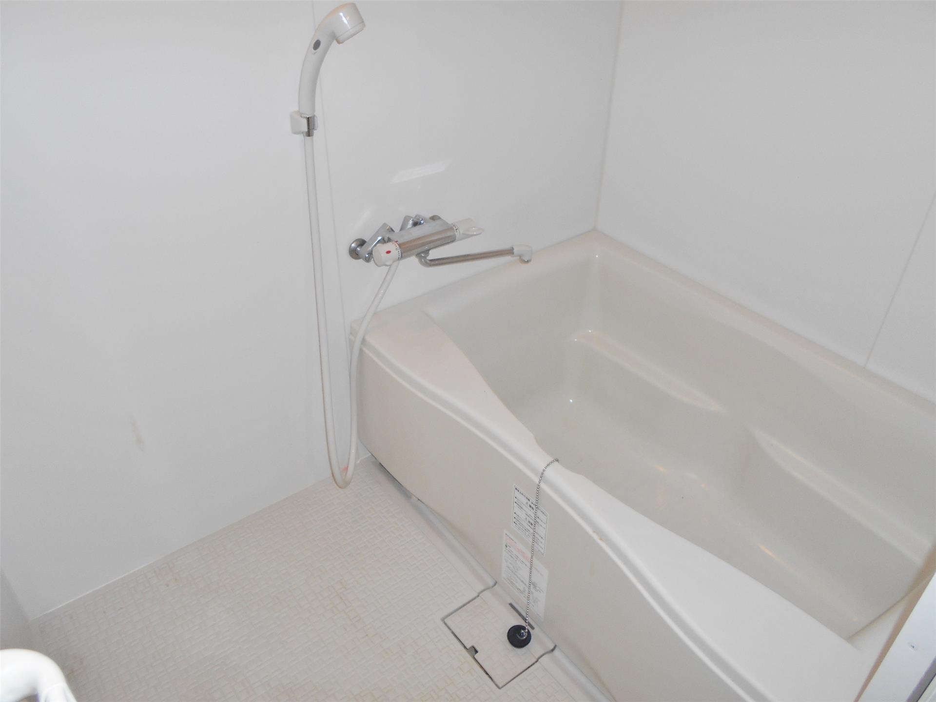 バス・シャワールーム　浴室乾燥機能付きのバスルーム♪