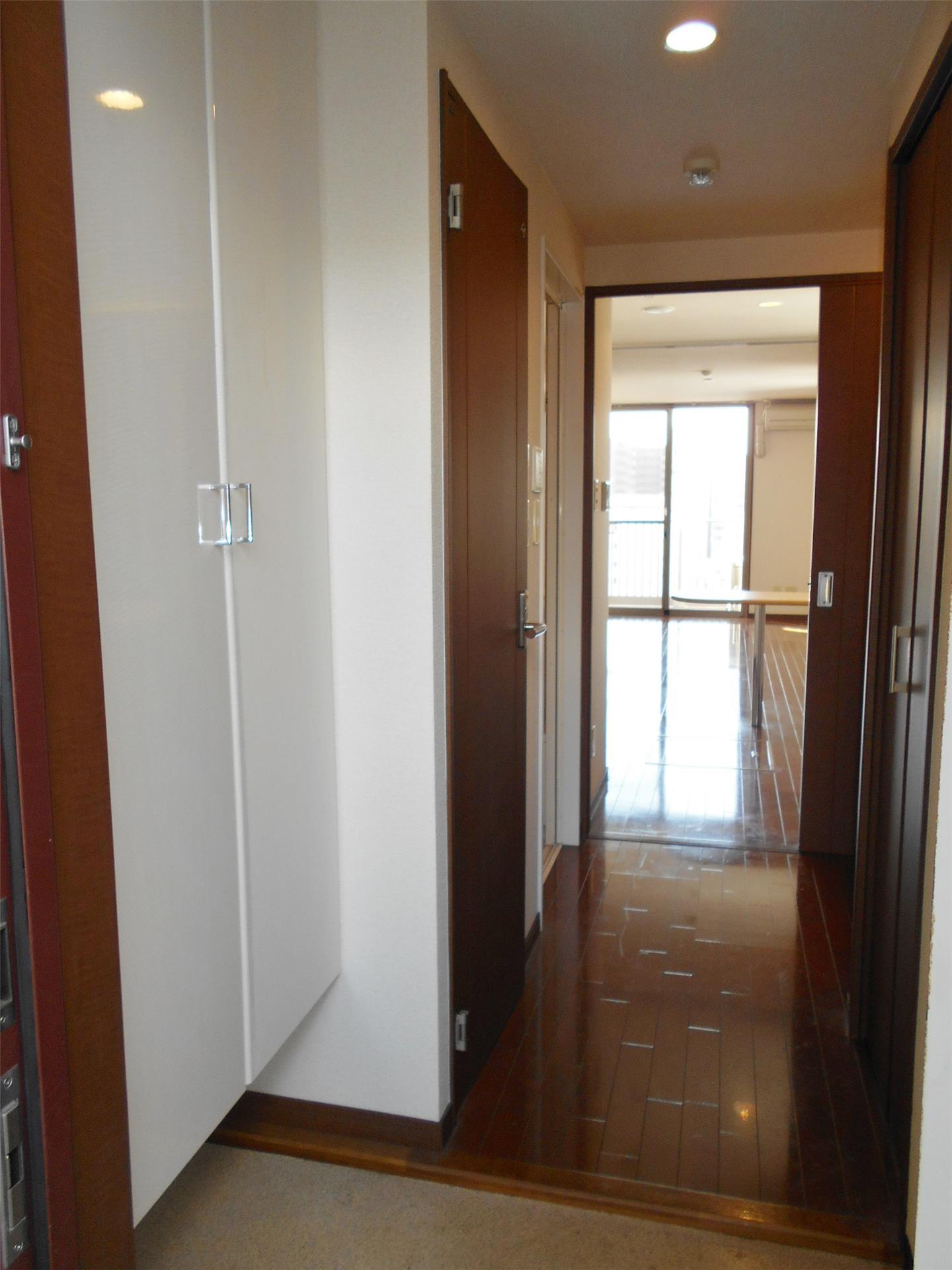 玄関　玄関にはトールタイプのシューズボックス付き♪