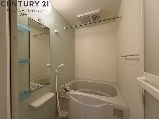 バス・シャワールーム　バストイレセパレートタイプの浴室です♪