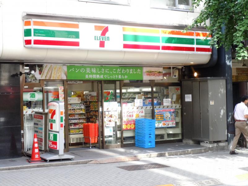 コンビニ　セブンイレブン千代田区麹町3丁目店（コンビニ）まで208m