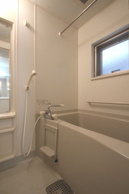 バス・シャワールーム　同物件別号室のものです。