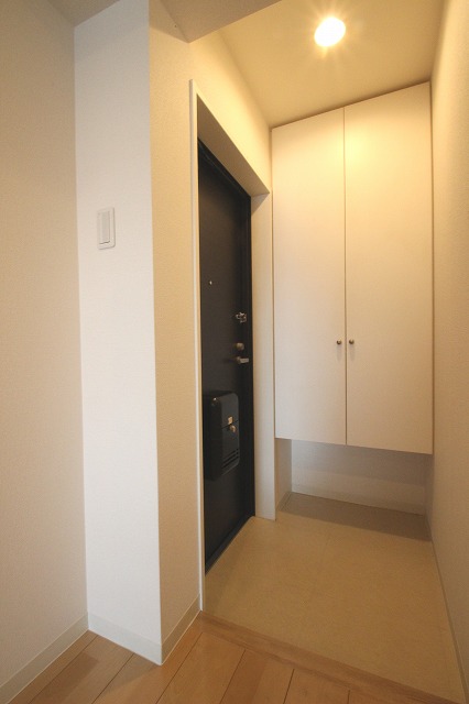 玄関　同物件別号室のものです。