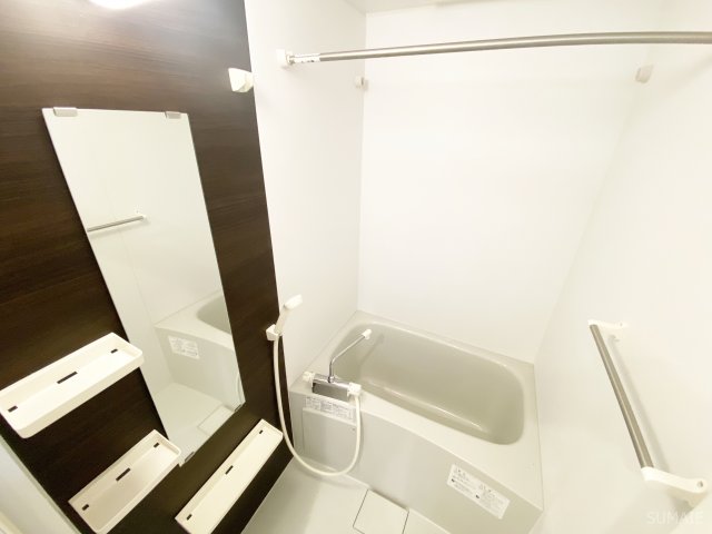 バス・シャワールーム　清潔感のあるバスルーム。