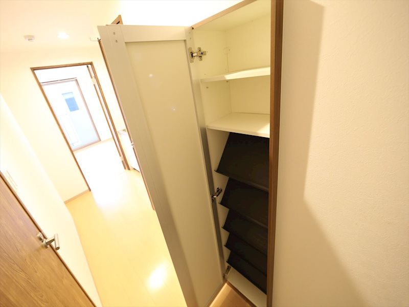 玄関　玄関　シューズボックス付