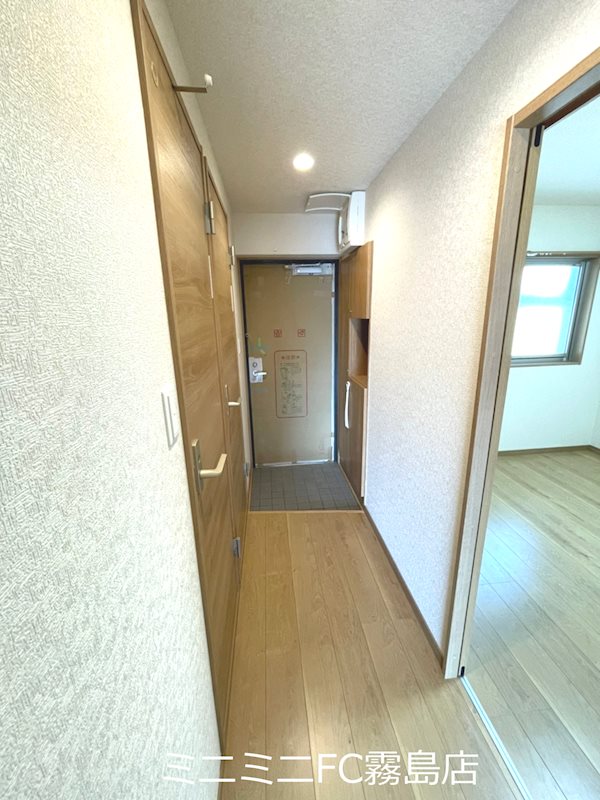 玄関　イメージ（同型）※配色は異なる