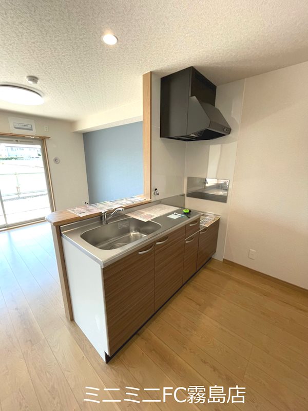 キッチン　イメージ（同型）※配色は異なる