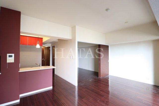 居室・リビング　同物件別部屋