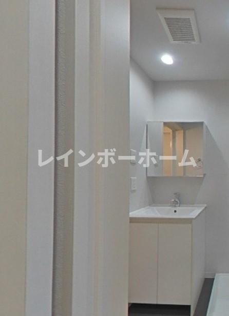 洗面設備　独立洗面台です