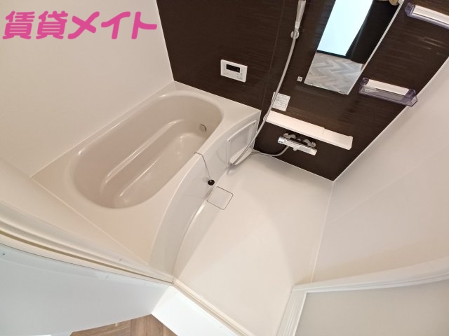 バス・シャワールーム　別部屋の写真になります。