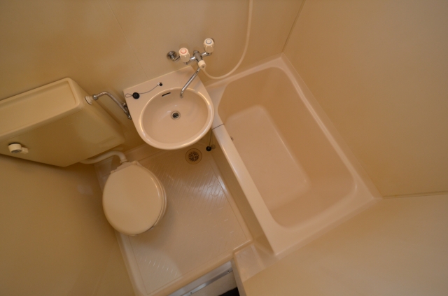 バス・シャワールーム　バストイレ同室！