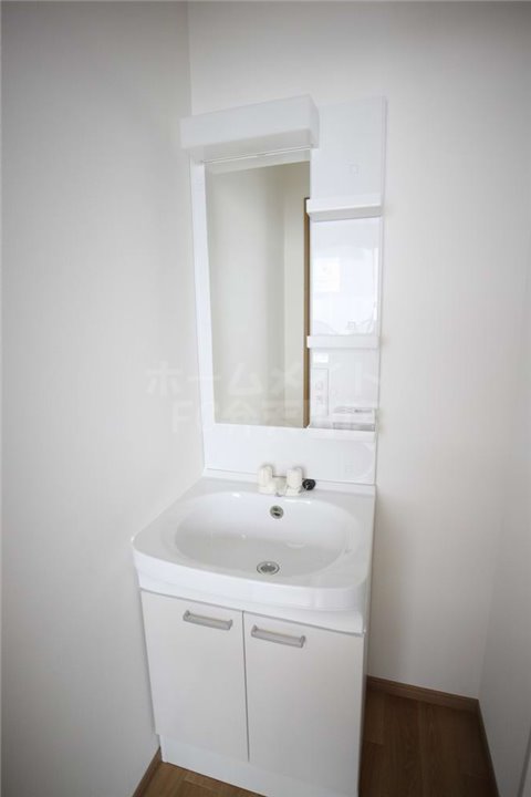 洗面設備　コンパクトで使いやすい洗面所