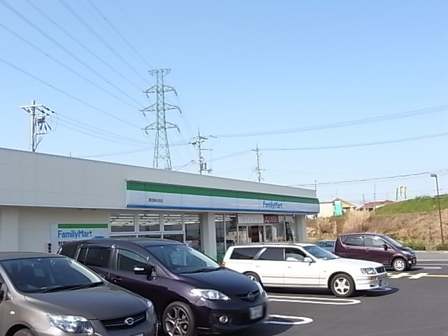 コンビニ　ファミリーマート 香芝高山台店（コンビニ）まで2049m