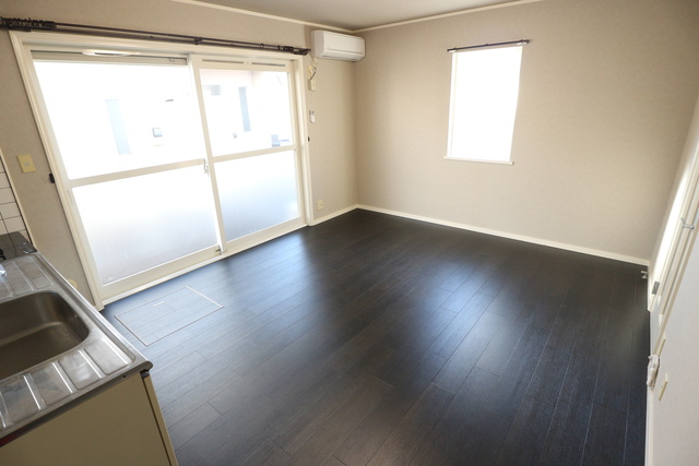 居室・リビング　※写真は他号室です