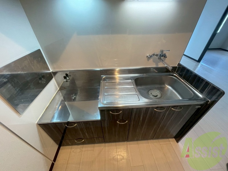 キッチン　キッチンです。ご自身でコンロを設置していただけます。