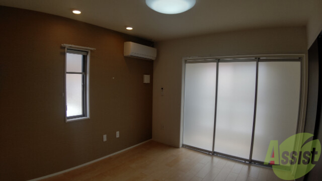 居室・リビング　陽当たりが良く、広々として過ごしやすそうです。