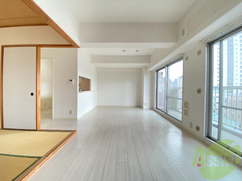 居室・リビング　流行のホワイトカラーを基調にしたお部屋