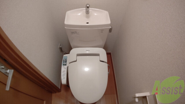 トイレ　温水洗浄便座付きのトイレは、使用しやすくうれしいですね。