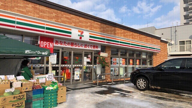 コンビニ　セブンイレブン札幌北15条東1丁目店（コンビニ）まで154m
