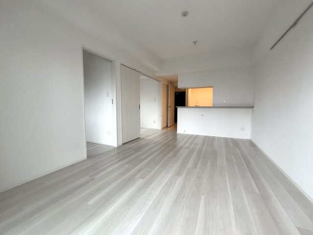 居室・リビング　ＬＤＫ　※別号室の参考写真です(現況優先・仕様違いの場合あり