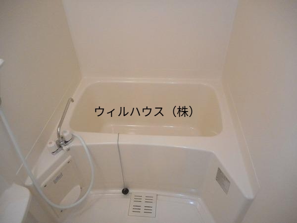 バス・シャワールーム　浴室乾燥機付きバス！