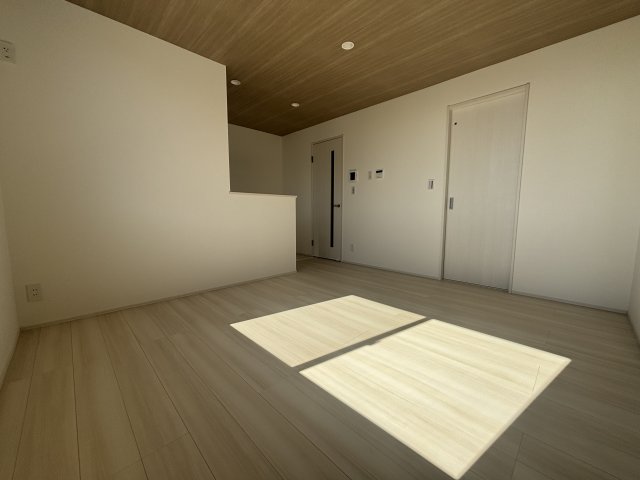 居室・リビング　※工事中の写真です。