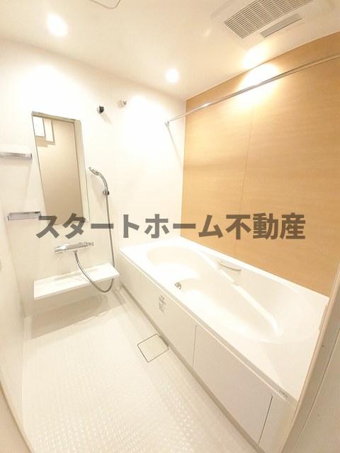 バス・シャワールーム　コンパクトで使いやすいお風呂です