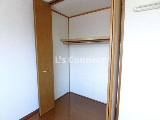 収納　クローゼットでお荷物もすっきり収納。