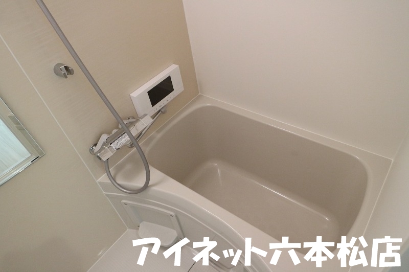 バス・シャワールーム　一日の疲れを癒しましょう。