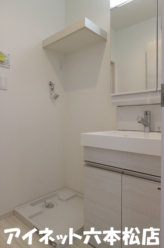 洗面設備　朝の支度にいかがでしょうか。