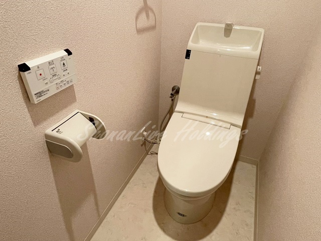 トイレ　温水洗浄便座付き♪