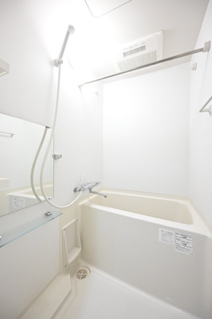 バス・シャワールーム　落ち着いた空間のお風呂です