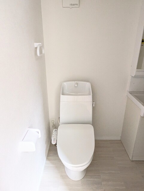 トイレ　温水洗浄便座
