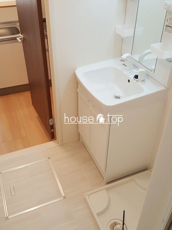 洗面設備　シャンプードレッサー！ゆったりとした脱衣場ですよ！