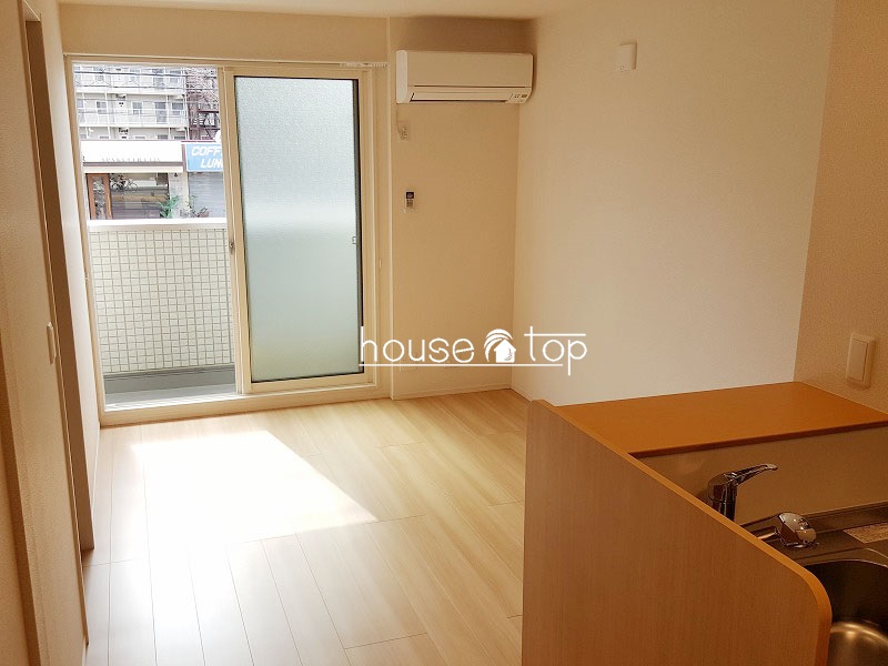 居室・リビング　南面リビングなのでとても明るいですよ！