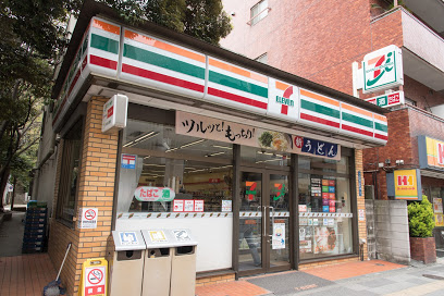 コンビニ　セブンイレブン 港区三田3丁目店（コンビニ）まで1028m