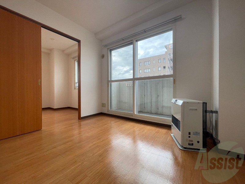 居室・リビング　９．１帖のＬＤＫです。広々として、きれいですね。