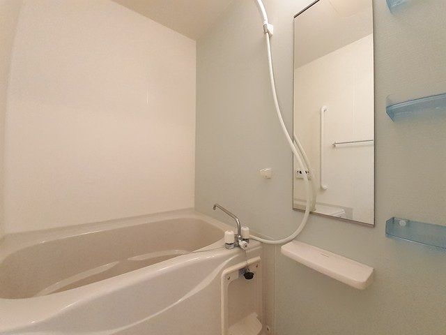 バス・シャワールーム　落ち着いた空間のお風呂です