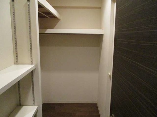 収納　ウォークスルークロゼット