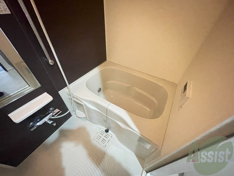 バス・シャワールーム　追い焚き機能が付いているのでいつでも温かいお風呂に入れますよ