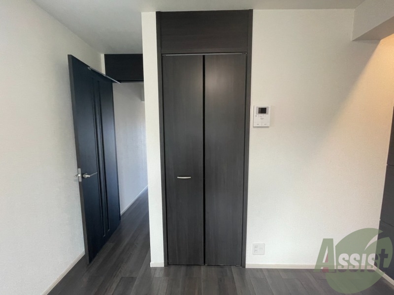 収納　収納はこちらのクローゼットをお使いください。