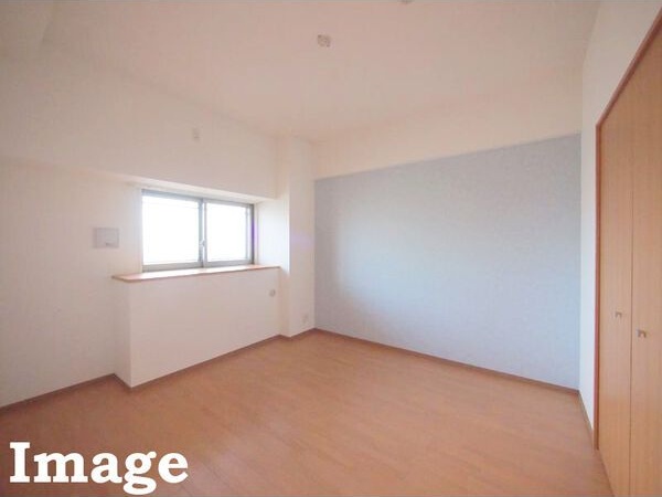 その他部屋・スペース　開放的な寝室です