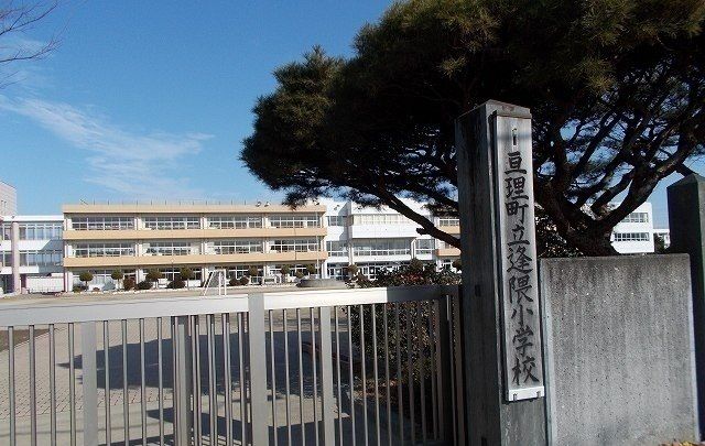 小学校　亘理町立逢隈小学校（小学校）まで80m