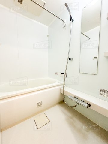 バス・シャワールーム　追い焚き・浴室乾燥機付きのお風呂です♪