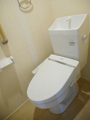 トイレ　温水洗浄便座