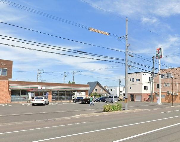 コンビニ　セブンイレブン（コンビニ）まで264m