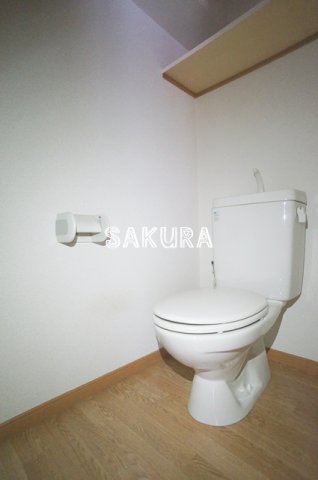 トイレ　落ち着いた色調のトイレです♪