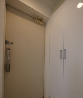 玄関　※別部屋の参考写真です。