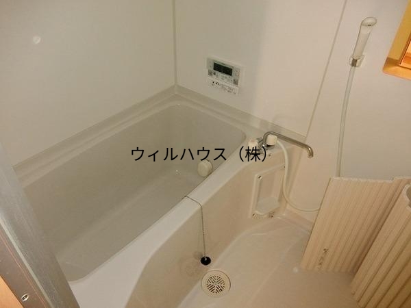 バス・シャワールーム　浴室乾燥機、追い焚き機能付きバス！