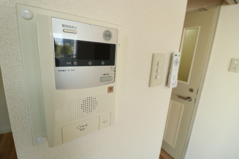 セキュリティ　安心のカメラ付きインターホン♪